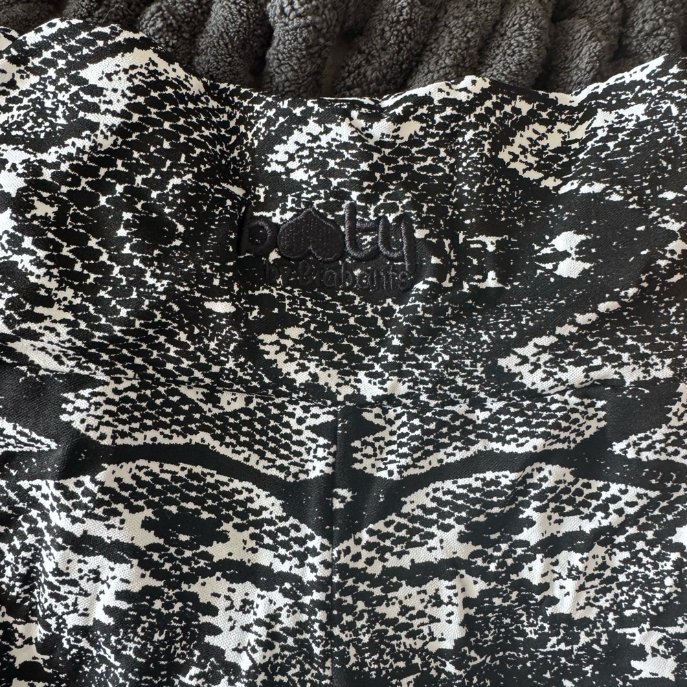 Worn once - size M. Booty by Brabants